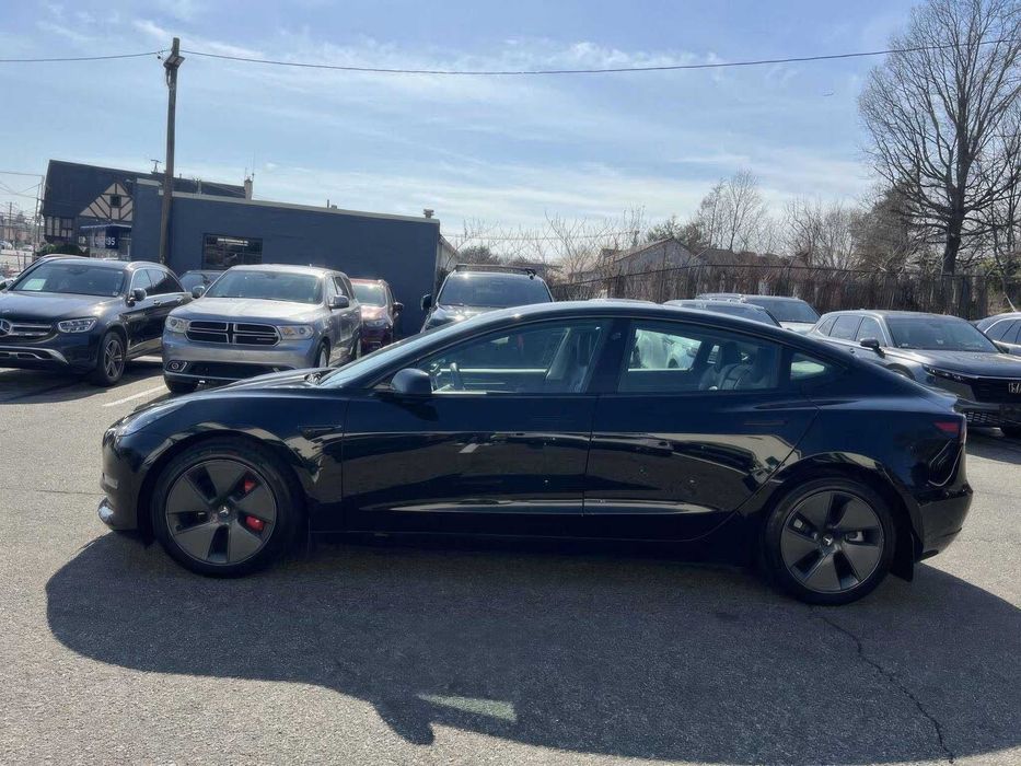 Tesla Model 3      2021