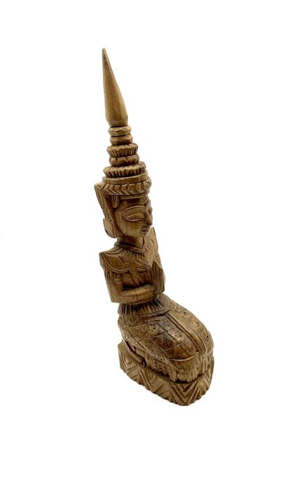 Buda esculpido oriental antigo