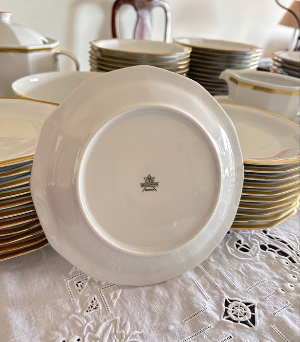 Serviço de Jantar Tirschenreuth Bavaria – 66 peças – Porcelana Alemã – Filete Dourado