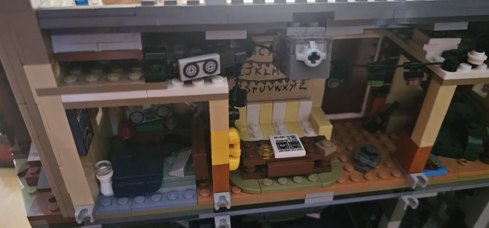 Lego złożone Stranger things 75810