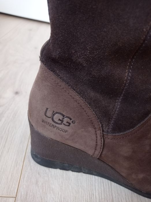 Kozaki na koturnie UGG