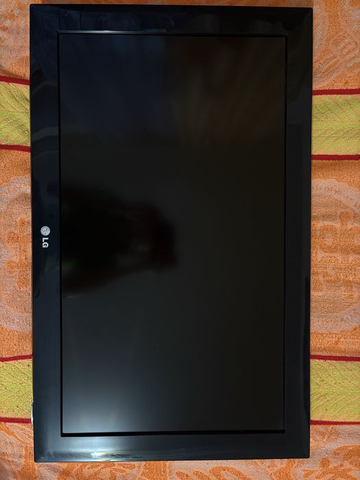 Телевізор плаский LG 32 дюйми