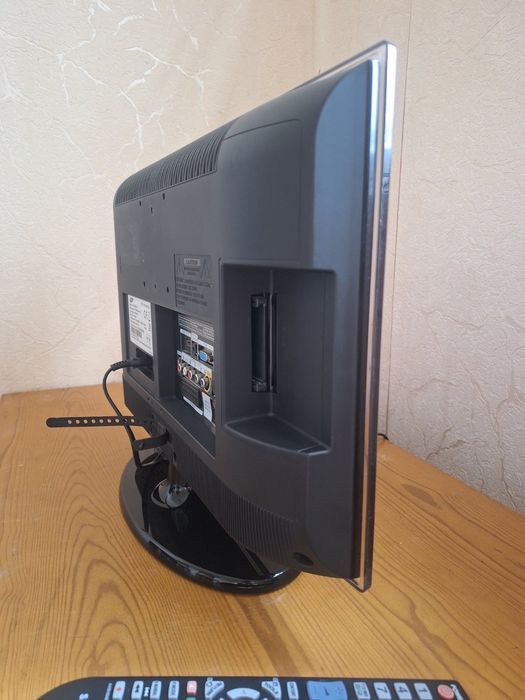телевизор Samsung 19" почти новый, модель LE19D450G1W