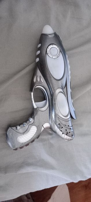 Роботи, пістолет