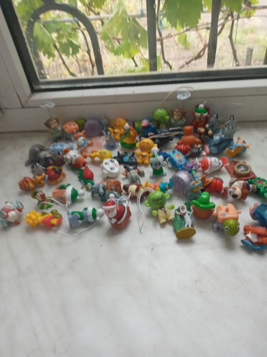 Продам коллекцію кіндер сюрпріз