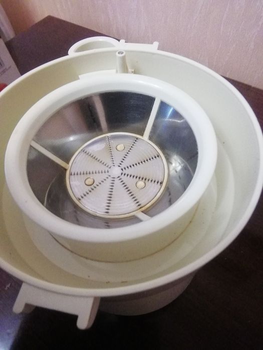 Соковыжималка "Эленберг".