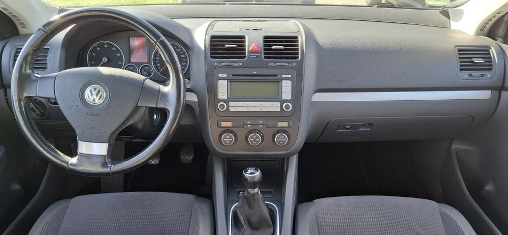VW Golf kombi 1.6 MPI 102 konie rok 2008