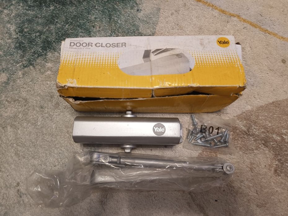 Samozamykacz do drzwi Yale Y322 nowy