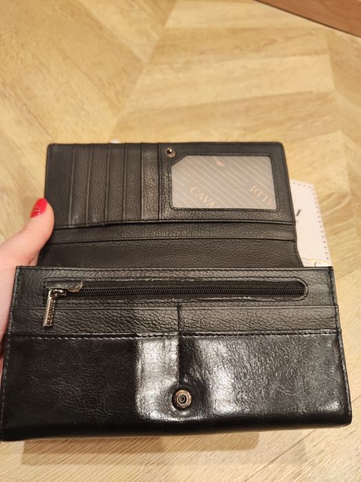Czarny portfel Cavaldi