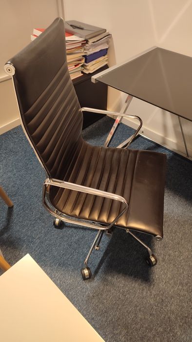 Stół i fotel  biurowy