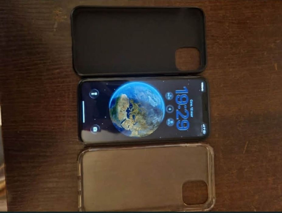 iPhone 11 z uszkodzoną matrycą