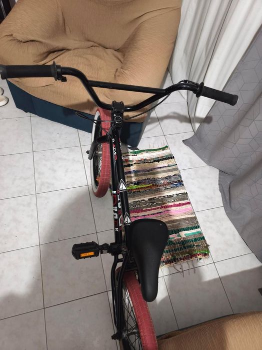 Bicicleta BMX muito pouco usado