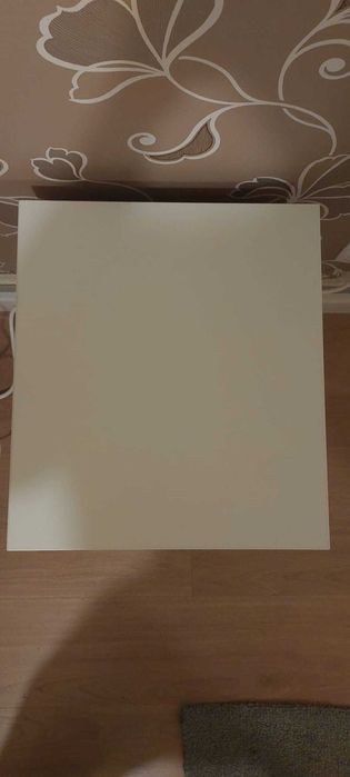 Cama de Casal com Colchão e Mesa de Cabeceira (em perfeito estado)