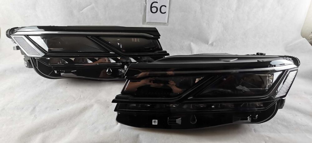 Фары передние правая левая фонари Volkswagen Touareg 3 III 760 разбор