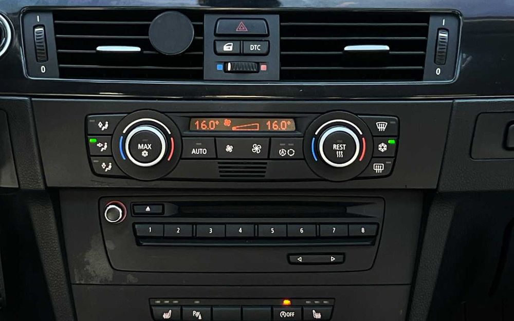 BMW 320 I 2009 року