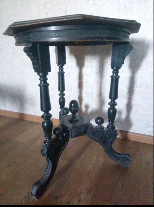 Карточный столик под реставрацию .