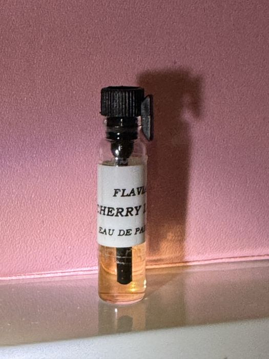 Ділюся парфтекою аромати духи для знайомства ,продаю тільки оригінал