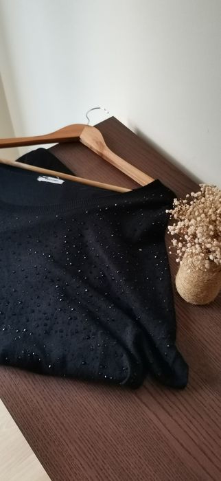 Vestido de tecido grosso com brilhantes