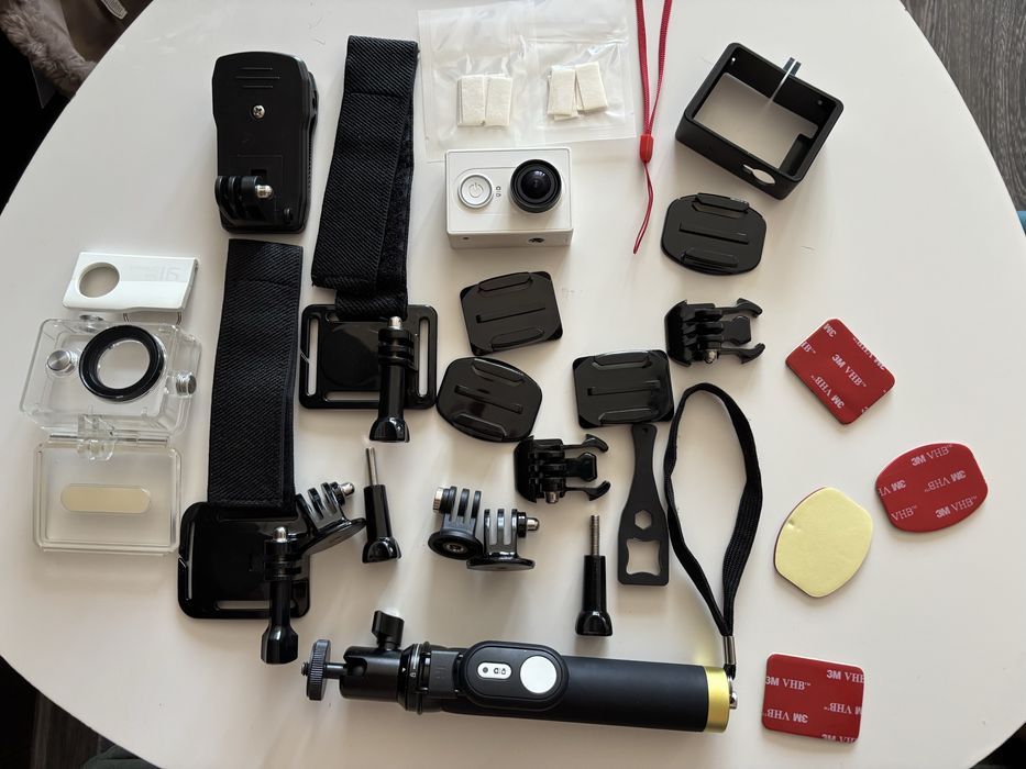 Xiaomi Yi Action Camera + комплект аксесуарів.