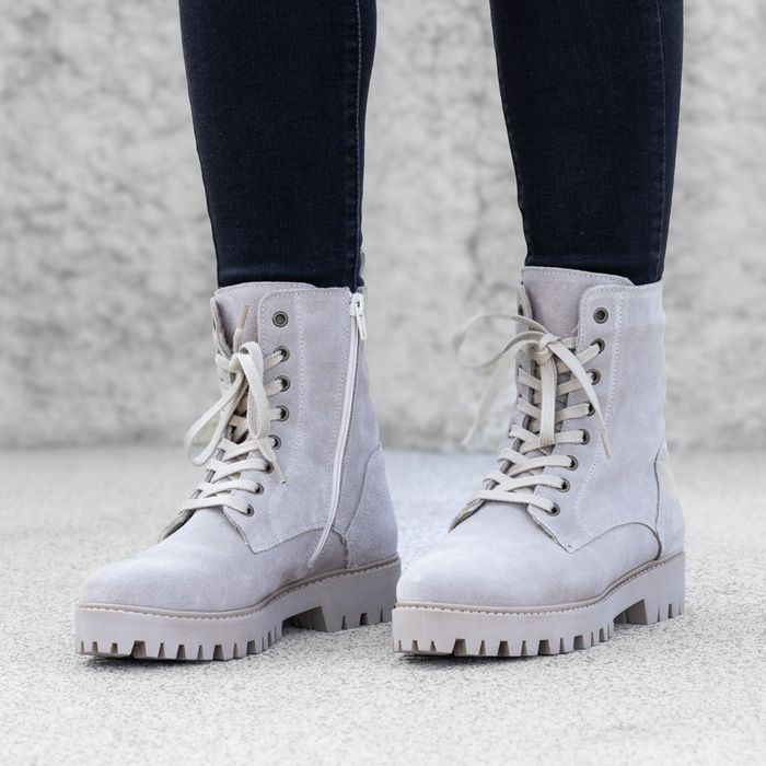 Bota de senhora bege