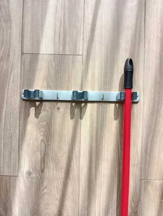 2 Suportes IKEA  Ferro de Engomar, Vassouras / Esfregona, - Novos!*