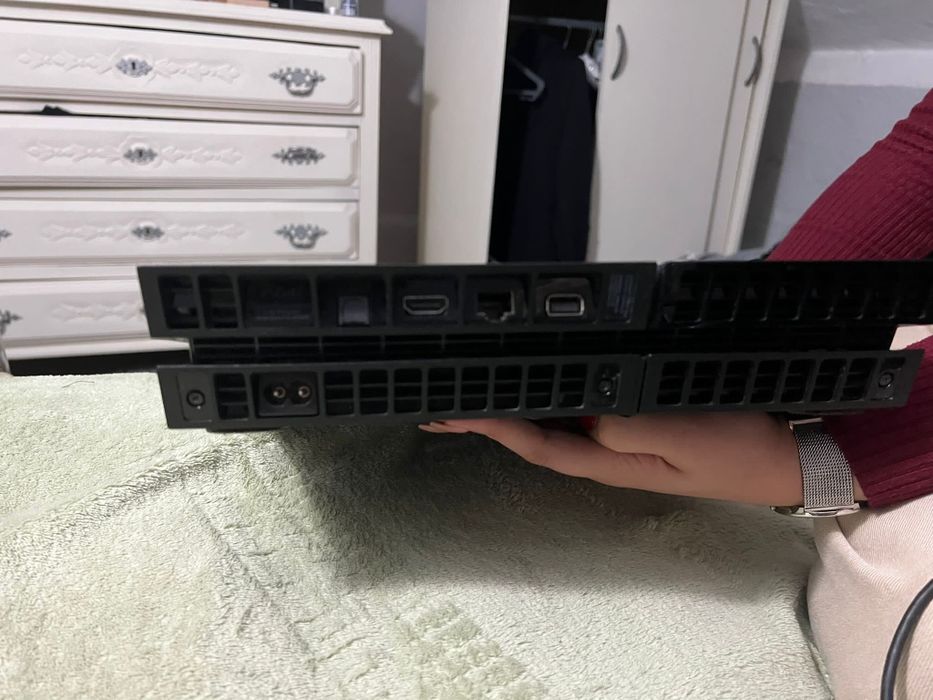 Playstation 4 com comando