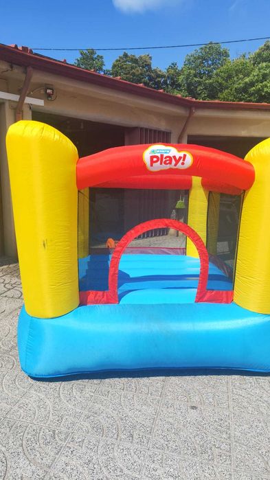 Alugo trampolim e insuflável