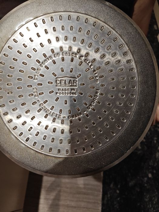 Panela marca Celar