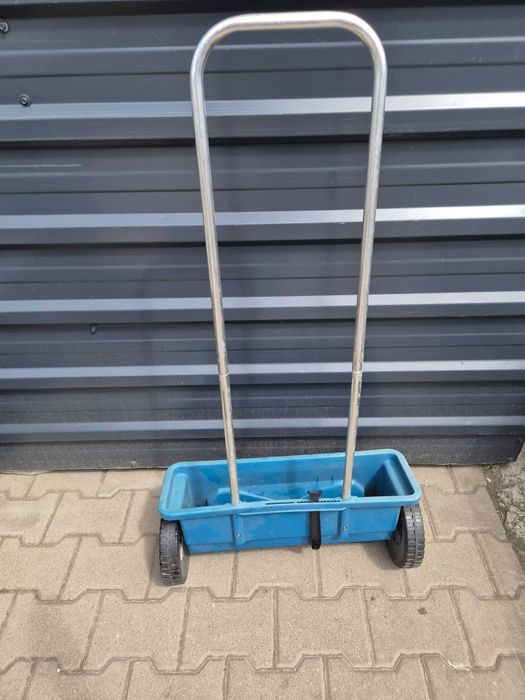 Siewnik rozsiewacz trawy
