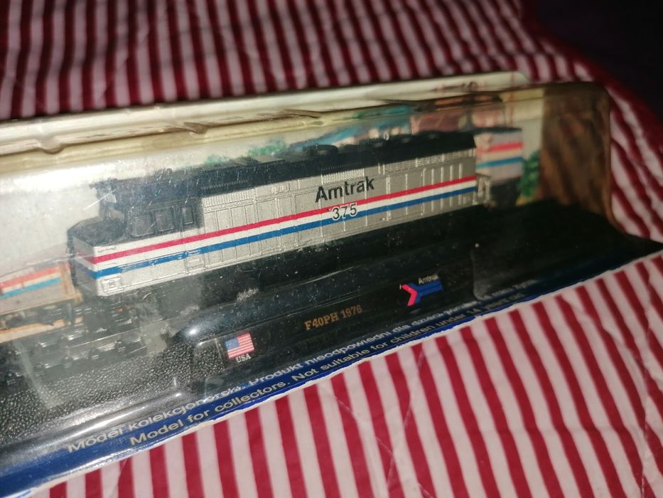 Model kolekcjonerski - F40PH-Lokomotywa pociąg Amer com