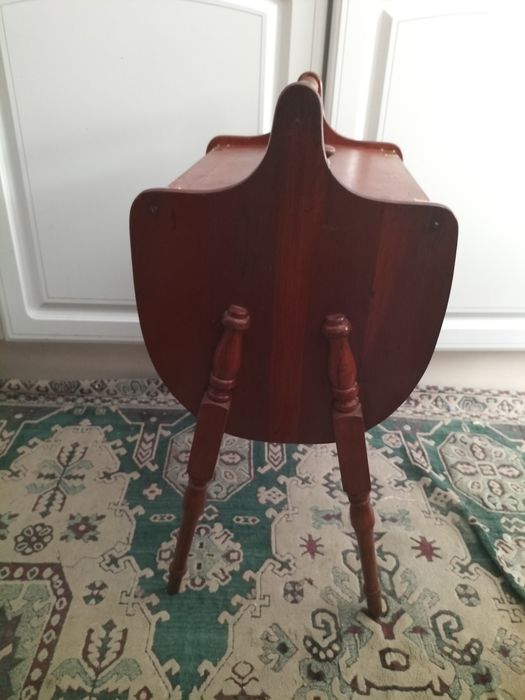 Móvel  de sala de costura de Rendas e Bordados Tricô