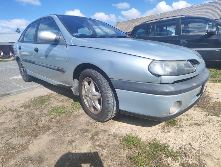 Renault laguna 1. Drzwi. Lampy. Hak. Cała na części.