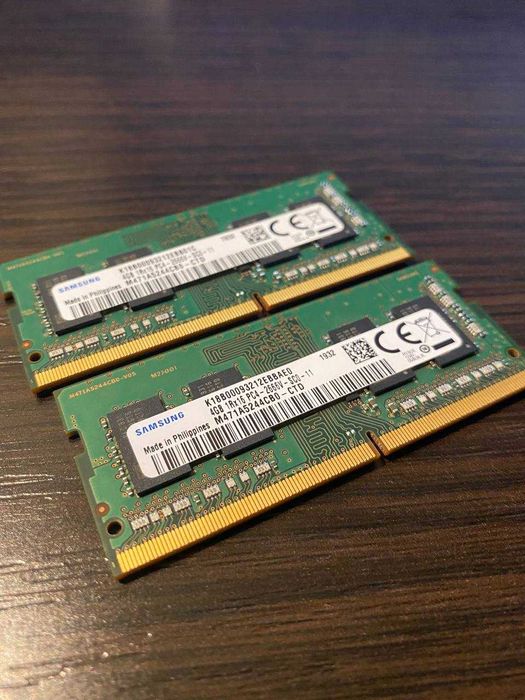 Оперативна пам'ять DDR4 по 4 гб 2 штуки