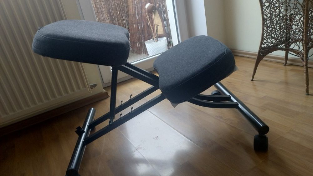 Krzesło/Kluęcznik Eifred czarnoszary