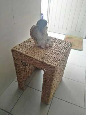 Mesa de apoio com aspeto Tradicional e Labrantío em bom estado