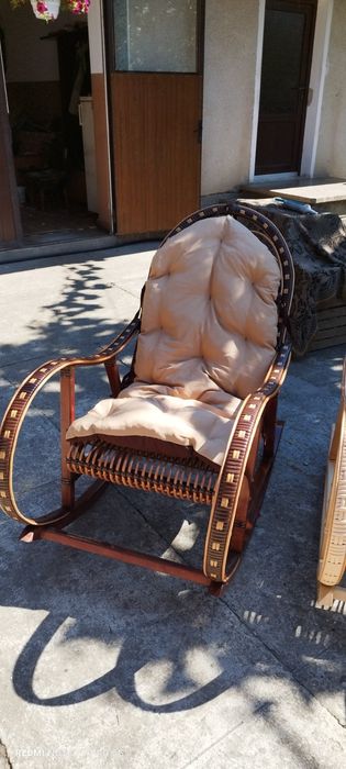 Крісло гойдалка.