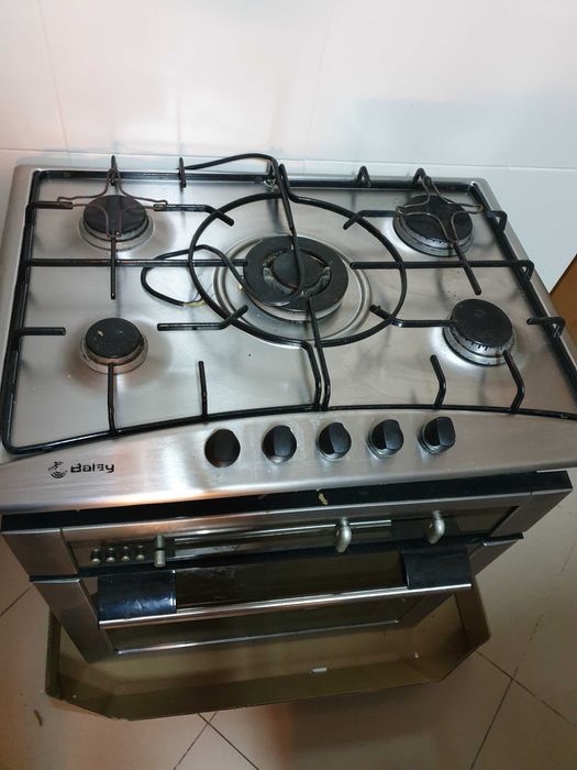 Fogão a Gás e Forno Elétrico, ambos de encastrar