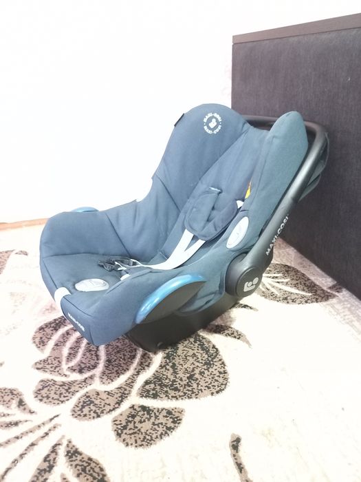 Дитяче автокрісло-переноска maxi-cosi