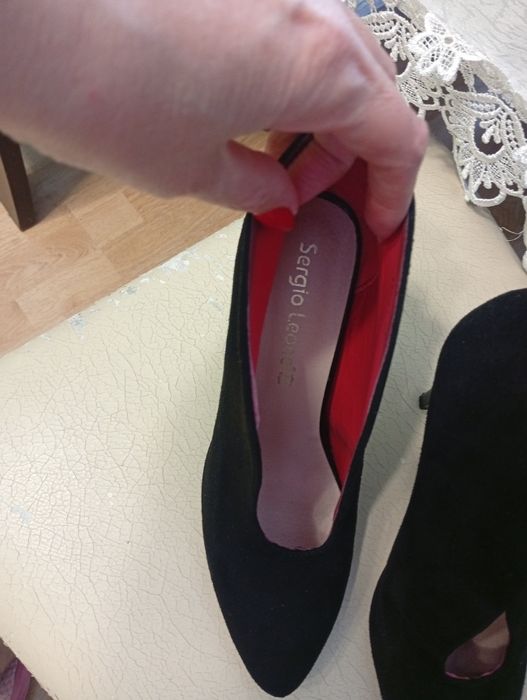 Buty zamszowe na obcasie 38
