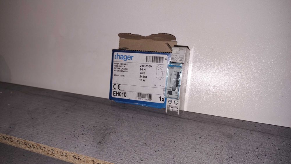 Механічний таймер добовий EH010 Hager