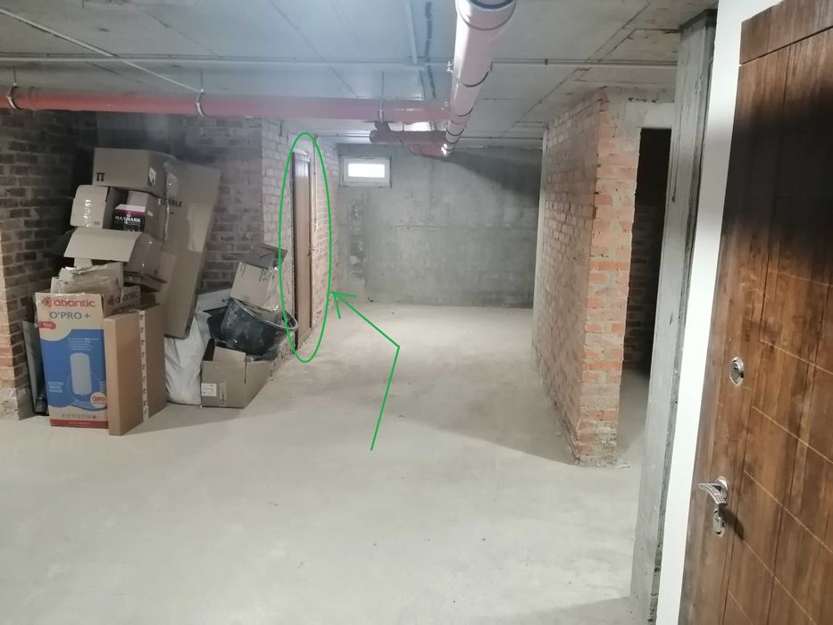 здаю в оренду підвал є електрика 220V Львів вул Надійна комірка 5.7м²