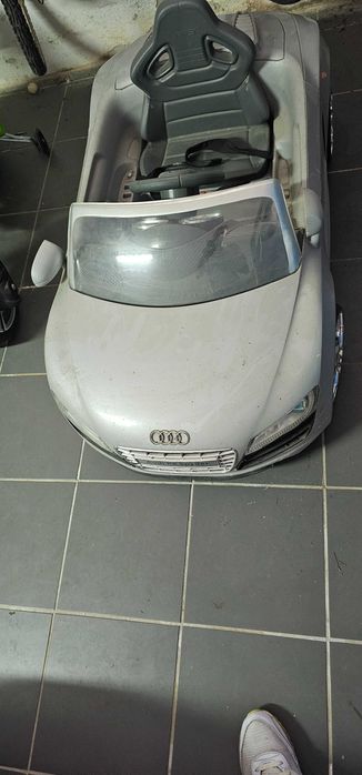 Carro a bateria audi r8 , moto 4 e moto