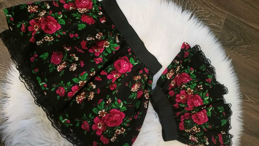 Mama i córka dwie spódniczki S/M i 104/110. Zestaw świąteczny.