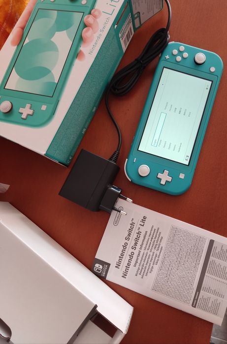 Selling Nintendo Switch Lite + 1 game of your choice!64286376724353122