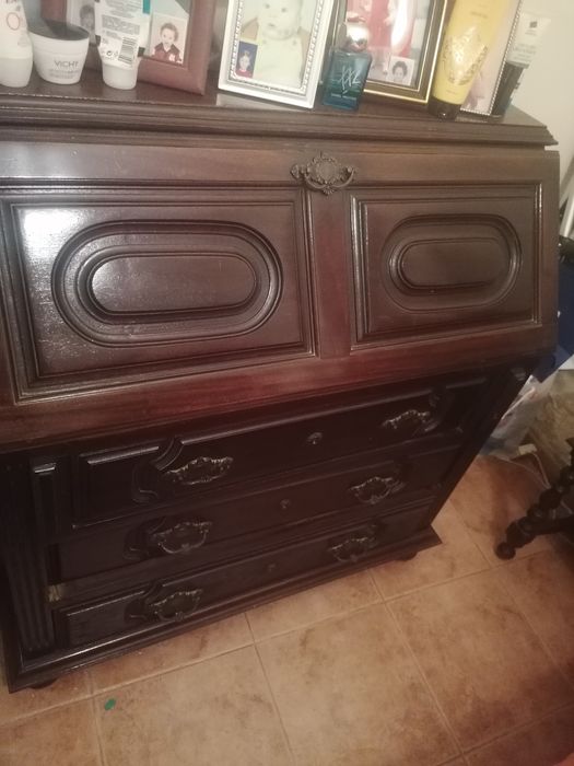 Quarto de solteiro em Castanho antigo completo