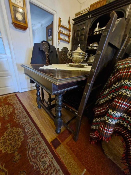 Mesa de sala de jantar e 5 cadeiras em madeira maciça