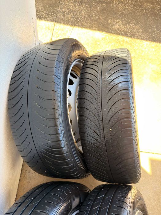 Jantes em ferro com pneus de um Smart 453