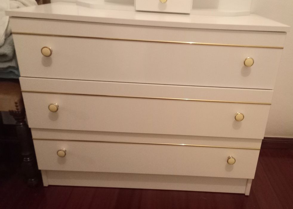 Aparador com espelho