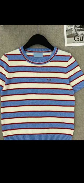 Кофта відомого бренду Prada