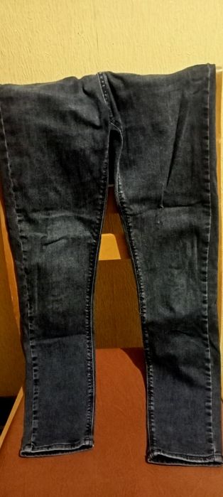 Продам джинси на девочку